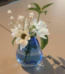吹きガラス教作品室講師の花瓶