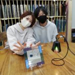 ステンドグラスで作ったフォトスタンドと吊り下げ型のランプ