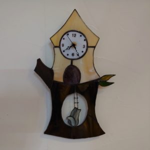 ステンドグラスのキットリスの振り子時計