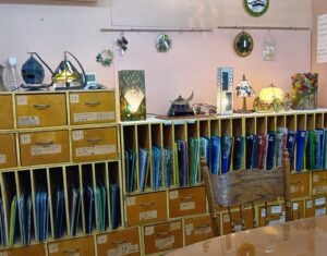ステンドグラスの材料販売のガラスや工具、薬品他
