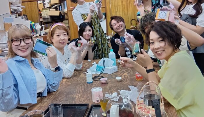 2のかいで教室で作品がだき上がりほっと一息