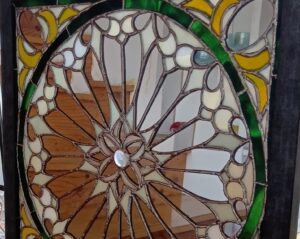 模様も全て鏡で制作鏡の反射が美しい作品です。