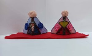 ステンドグラスと水引を使った小さなお雛様