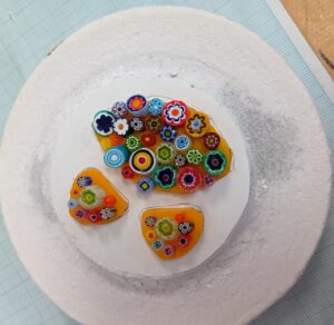 華やかな色合いのミルフィオリを選んでいます。