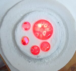 高温になったガラスの状態です。溶けて丸く成って居ます