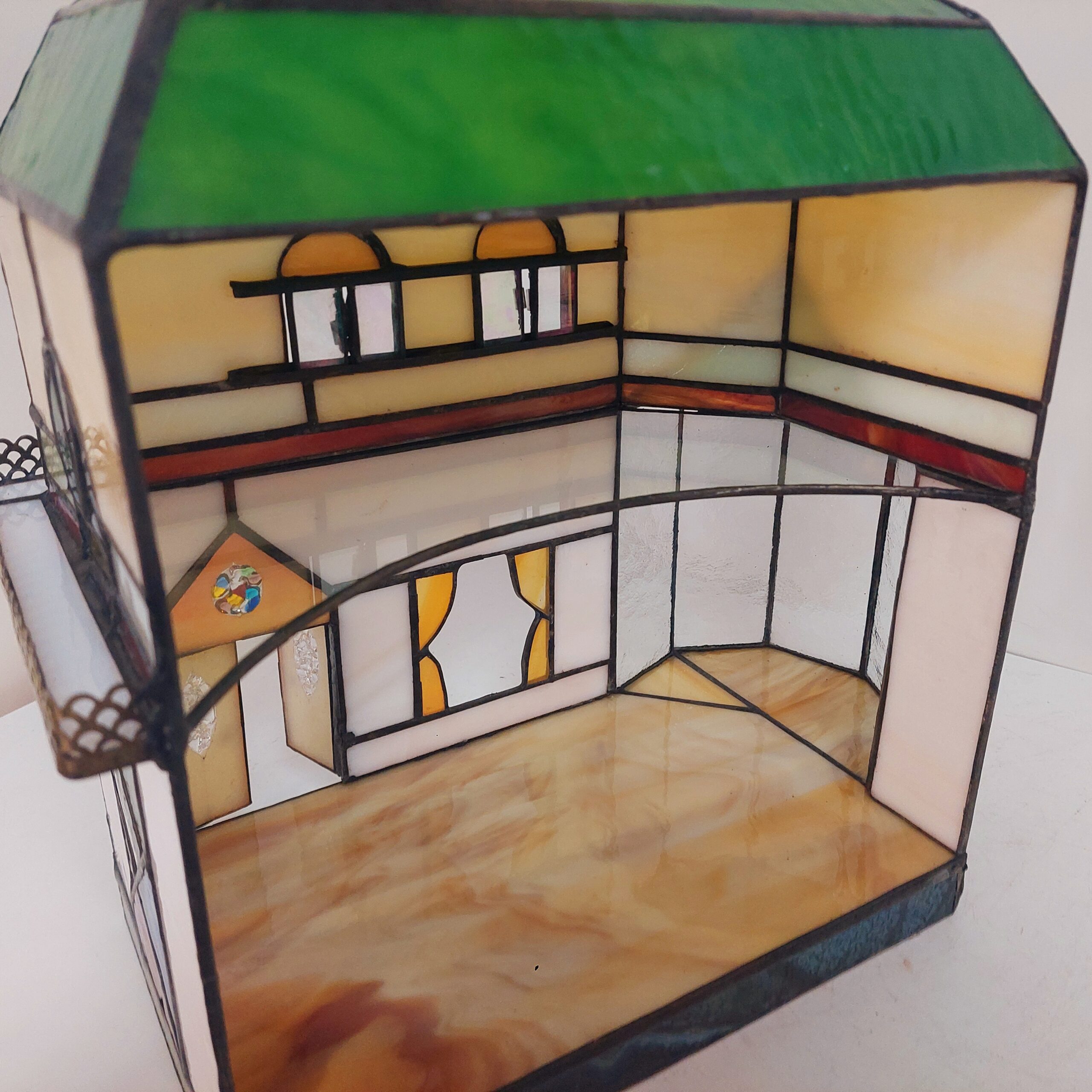 ステンドグラスで作ったドールハウス