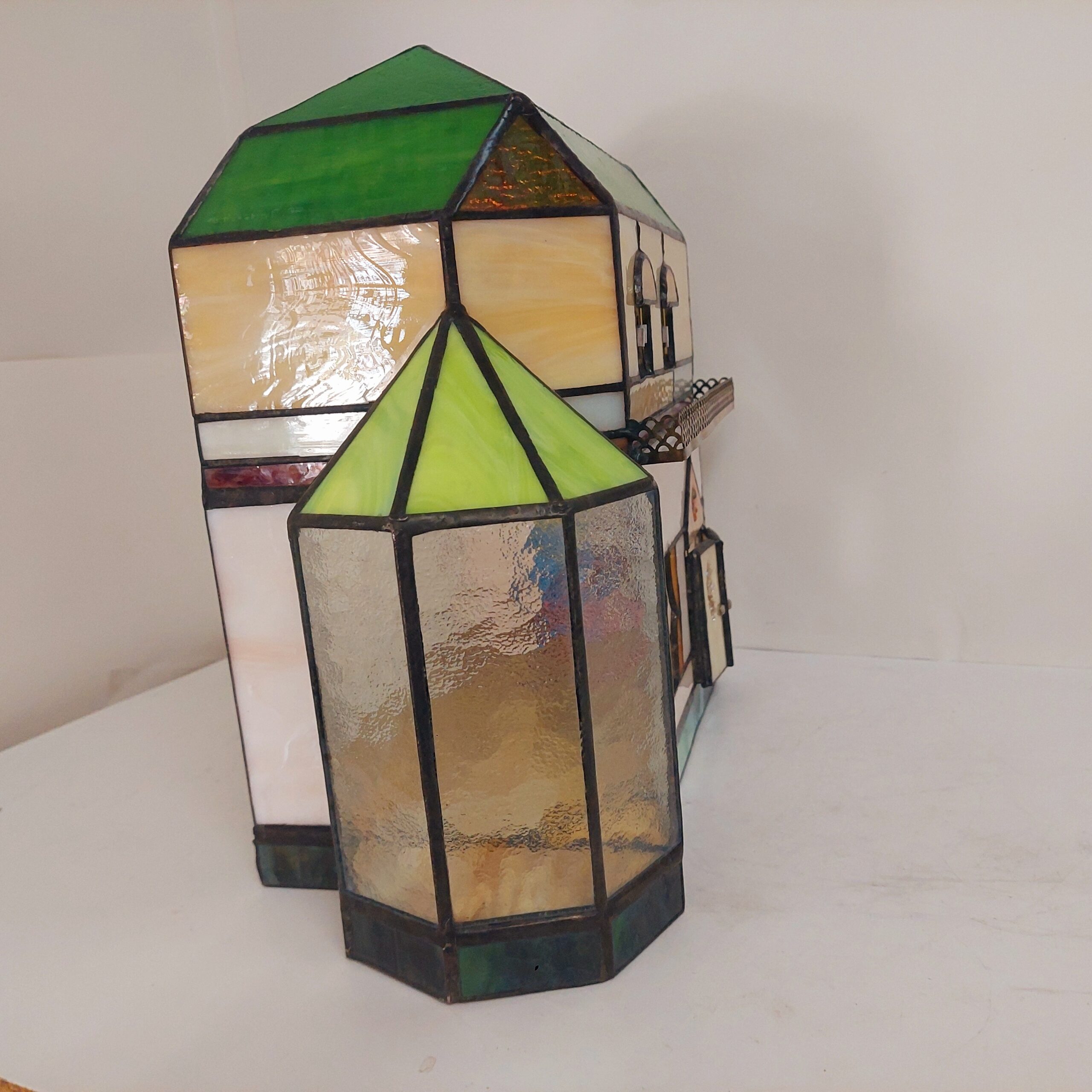 ステンドグラスで作ったドールハウス