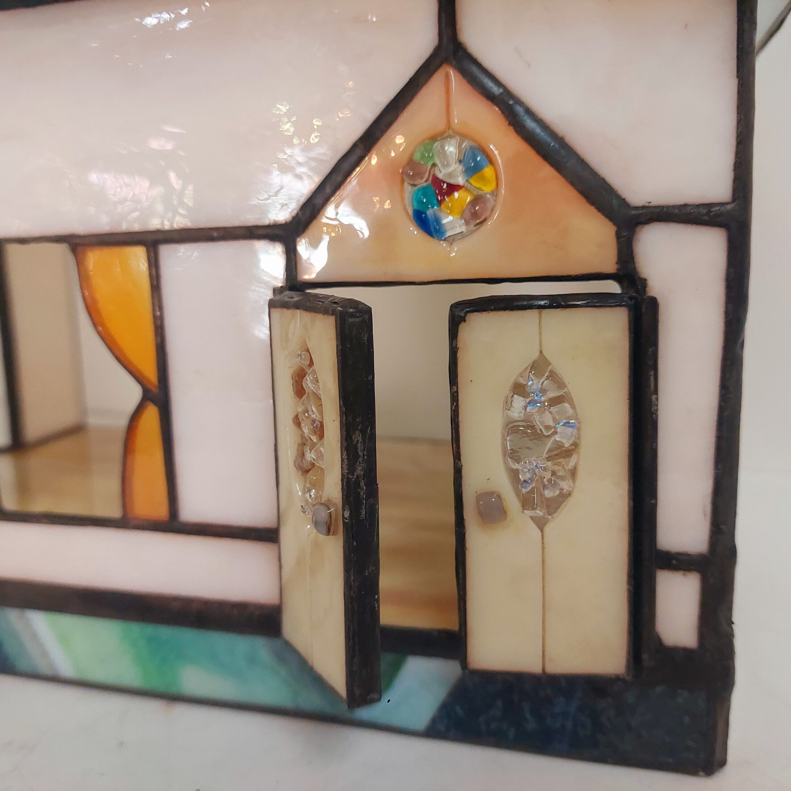 ステンドグラスで作ったドールハウス