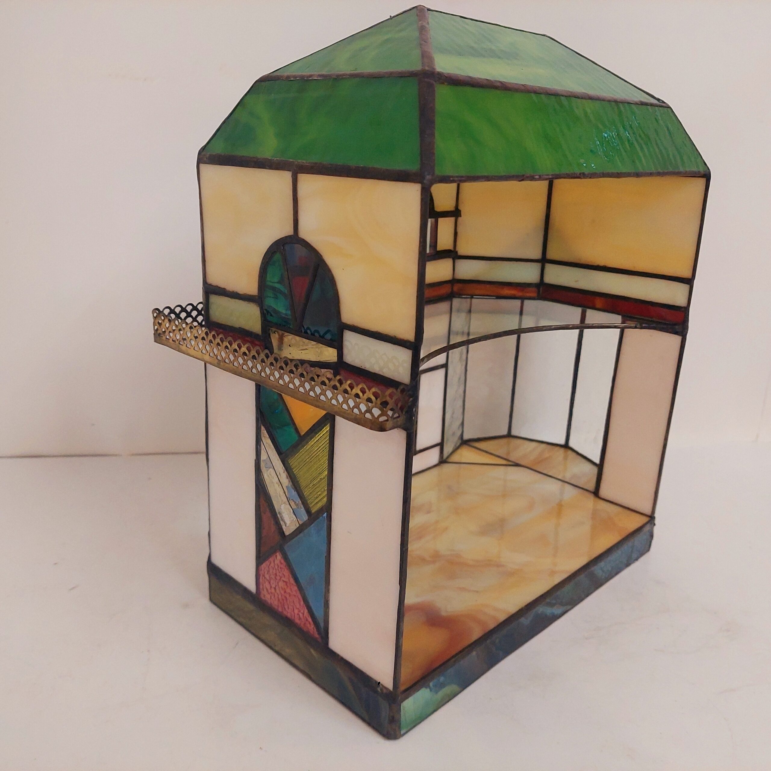 ステンドグラスで作ったドールハウス