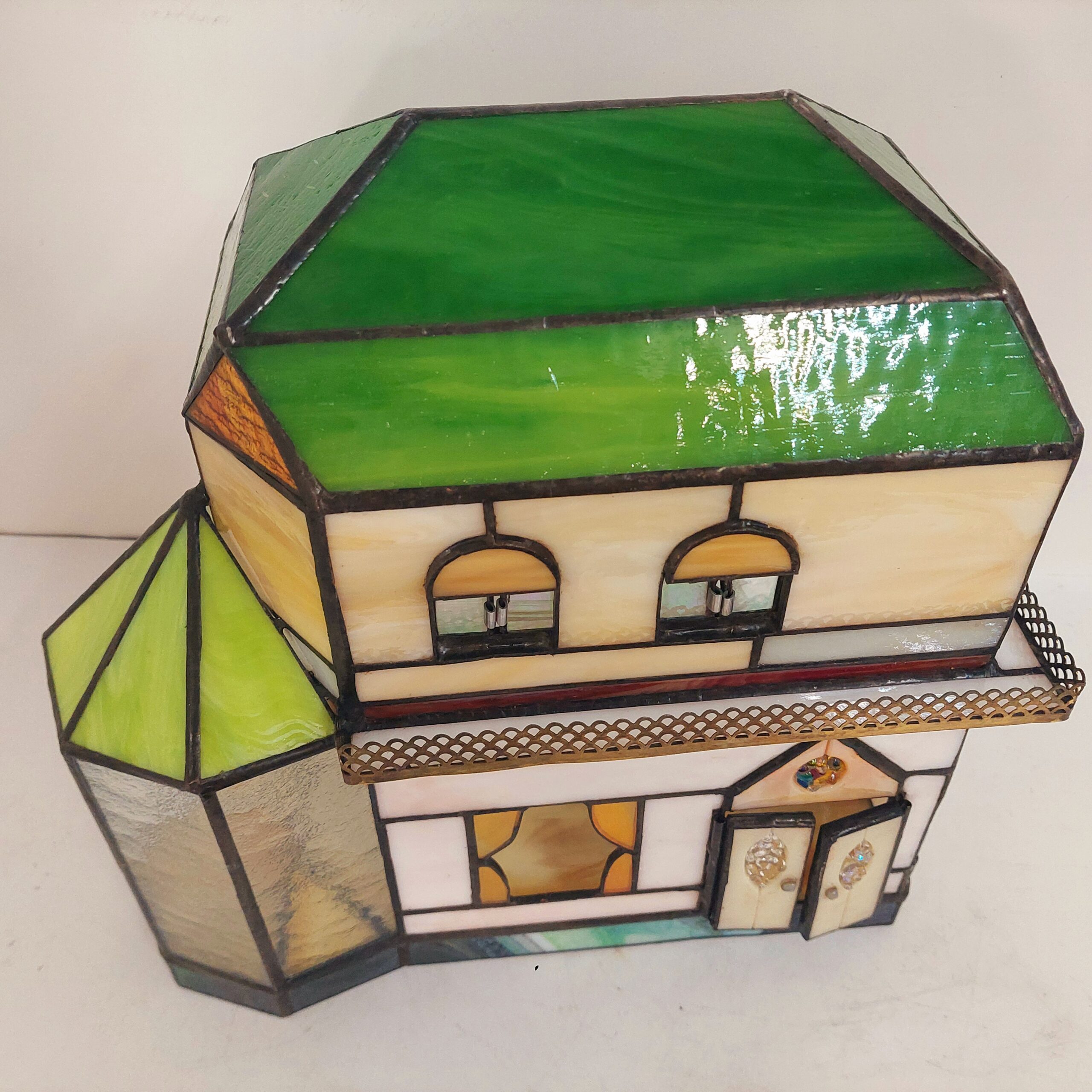 ステンドグラスで作ったドールハウス